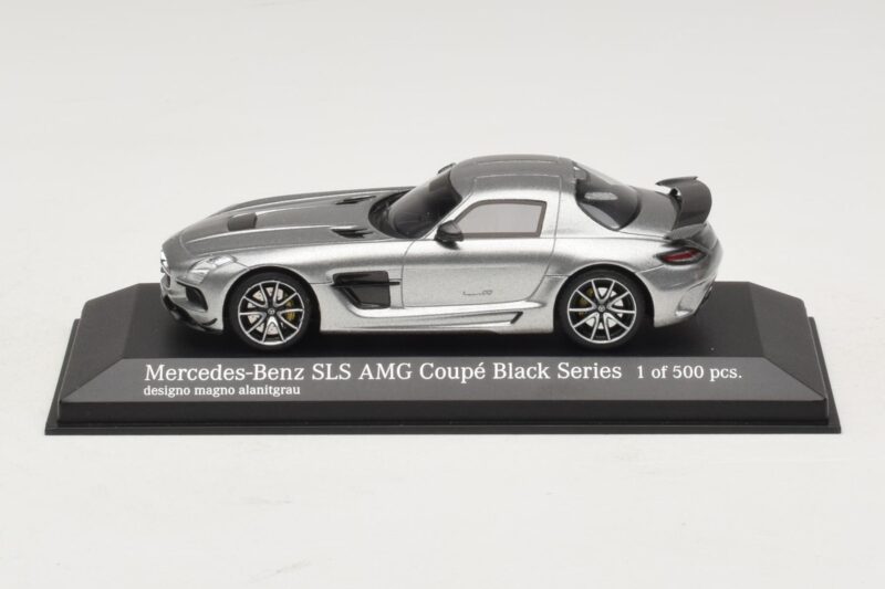 Mercedes SLS AMG C197 Black Series Gris Métallisé Minichamps 1:43 Mercedes SLS AMG C197 Black Series Gris Métallisé Minichamps 1:43 437033024 Métal Moulé