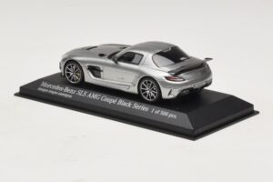 Mercedes SLS AMG C197 Black Series Gris Métallisé Minichamps 1:43 437033024 Métal Moulé — image 3 sur 4