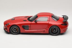 Mercedes SLS AMG C197 Black Series Rouge Minichamps 1:18 110033022 Métal Moulé — image 4 sur 8