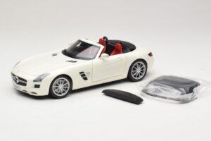 Mercedes SLS AMG Roadster Mystic White II Minichamps 1:18 B66960079 Métal Moulé — image 2 sur 9