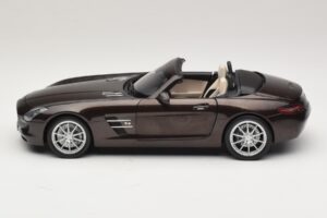 Mercedes SLS AMG Sepang Brown Minichamps 1:18 B66960080 Métal Moulé — image 5 sur 9