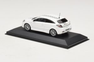 Opel Astra H OPC Nurburgring Edition Blanc Minichamps 1:43 ASTRA005 Métal Moulé — image 3 sur 4