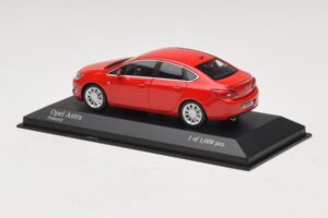 Opel Astra J Rouge Minichamps 1:43 410042001 Métal Moulé — image 3 sur 4