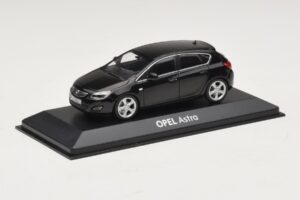 Opel Astra J Noir Minichamps 1:43 ASTRA006 Métal Moulé — image 2 sur 4