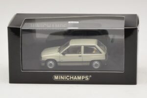 Opel Corsa A Vert Clair Métallisé Minichamps 1:43 CORSA001 Métal Moulé — image 4 sur 4