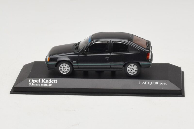 Opel Kadett E Black Metallic Minichamps 1:43 400045901 Métal Moulé