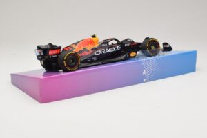 Oracle Red Bull Racing RB18 #11 S. Perez Miami GP 2022 Minichamps 1:18 113220511 Métal Moulé — image 3 sur 7