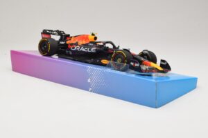 Oracle Red Bull Racing RB18 #11 S. Perez Miami GP 2022 Minichamps 1:18 113220511 Métal Moulé — image 4 sur 7