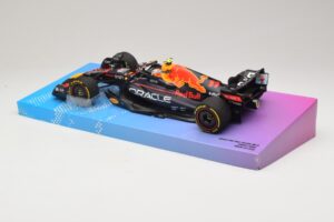 Oracle Red Bull Racing RB18 #11 S. Perez Miami GP 2022 Minichamps 1:18 113220511 Métal Moulé — image 5 sur 7