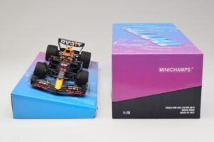 Oracle Red Bull Racing RB18 #11 S. Perez Miami GP 2022 Minichamps 1:18 113220511 Métal Moulé — image 6 sur 7