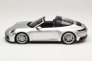 Porsche 911 992 Targa 4 GTS Argent Minichamps 1:18 WAP0211460RTRG Métal Moulé — image 3 sur 6