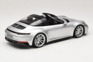 Porsche 911 992 Targa 4 GTS Argent Minichamps 1:18 WAP0211460RTRG Métal Moulé — image 2 sur 6