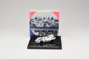 Porsche 917K #22 H. Marko / G. van Lennep Martini Racing 24 Hours of Le Mans Vainqueur 1971 Édition Cassette Minichamps 1:43  — image 5 sur 5