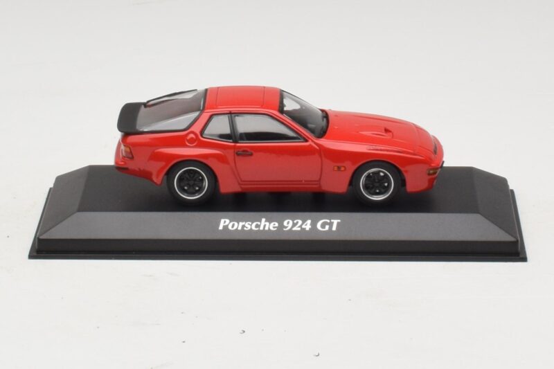 Porsche 924 GT Rouge Maxichamps 1:43 Porsche 924 GT Rouge Maxichamps 1:43 940066120 Métal Moulé