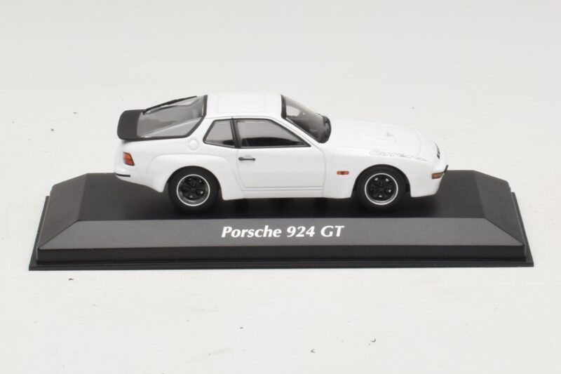 Porsche 924 GT Blanc Maxichamps 1:43 Porsche 924 GT Blanc Maxichamps 1:43 940066121 Métal Moulé