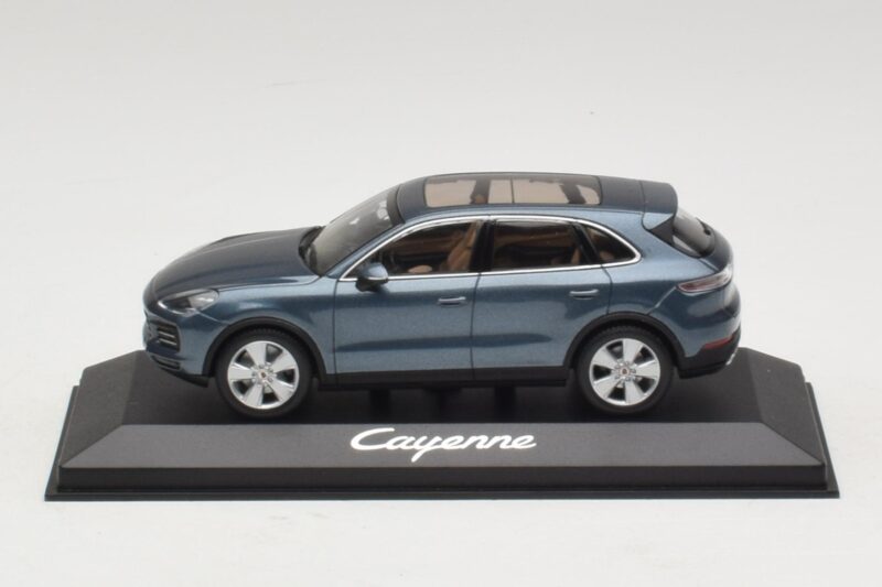Porsche Cayenne E3 Blue Metallic Minichamps 1:43 Porsche Cayenne E3 Blue Metallic Minichamps 1:43 WAP0203110J Métal Moulé
