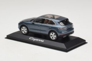 Porsche Cayenne E3 Blue Metallic Minichamps 1:43 WAP0203110J Métal Moulé — image 3 sur 4