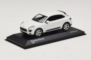 Porsche Macan 95B Blanc Minichamps 1:43 410062601 Métal Moulé — image 2 sur 4