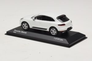 Porsche Macan 95B Blanc Minichamps 1:43 410062601 Métal Moulé — image 3 sur 4