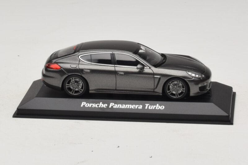 Porsche Panamera 970 Turbo Gris Métallisé Maxichamps 1:43 Porsche Panamera 970 Turbo Gris Métallisé Maxichamps 1:43 940062371 Métal Moulé