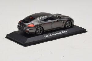 Porsche Panamera 970 Turbo Gris Métallisé Maxichamps 1:43 940062371 Métal Moulé — image 2 sur 4