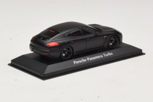 Porsche Panamera 970 Turbo Noir Mat Maxichamps 1:43 940062370 Métal Moulé — image 2 sur 4