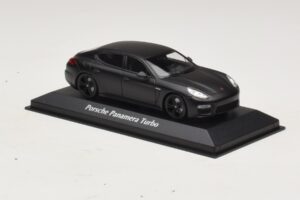 Porsche Panamera 970 Turbo Noir Mat Maxichamps 1:43 940062370 Métal Moulé — image 3 sur 4