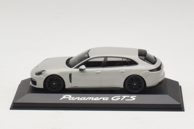 Porsche Panamera GTS 971 Chalk Grey Minichamps 1:43 Porsche Panamera GTS 971 Chalk Grey Minichamps 1:43 WAP0207640J Métal Moulé