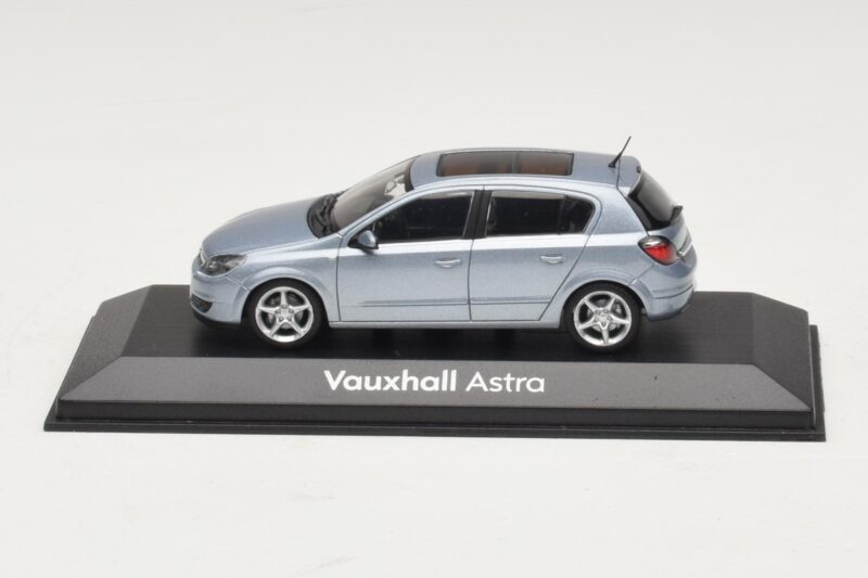 Vauxhall Astra H Sedan Bleu Clair Métallisé Minichamps 1:43 ASTRA007 Métal Moulé