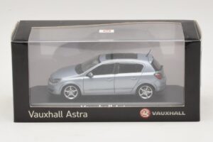 Vauxhall Astra H Sedan Bleu Clair Métallisé Minichamps 1:43 ASTRA007 Métal Moulé — image 4 sur 4