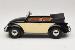 Volkswagen Beetle Cabriolet Noir Crème Minichamps 1:18 107054131 Résine — image 3 sur 6