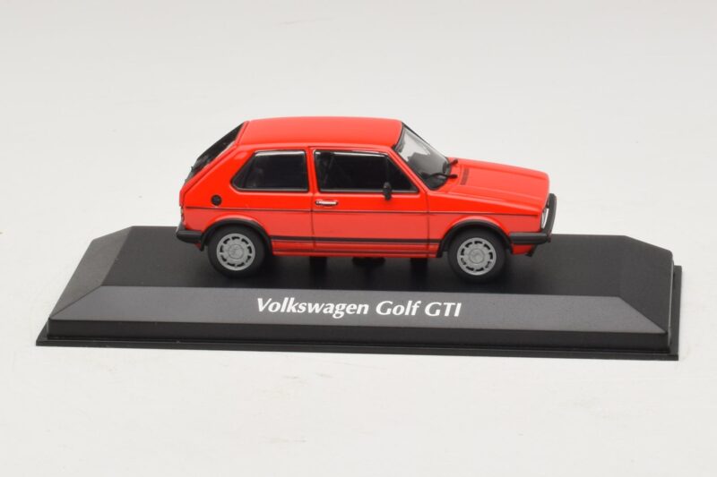 Volkswagen Golf GTI Mk1 Rouge Maxichamps 1:43 Volkswagen Golf GTI Mk1 Rouge Maxichamps 1:43 940055170 Métal Moulé
