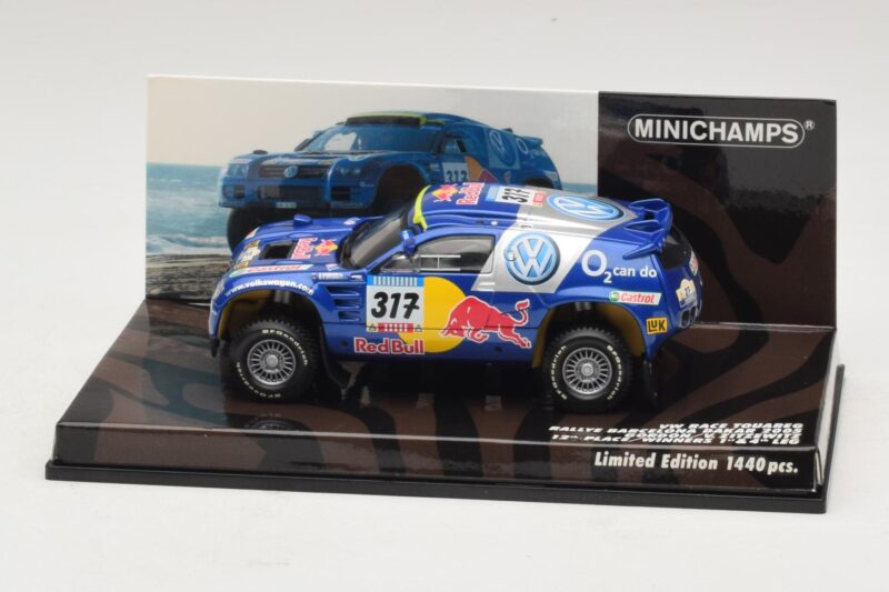Volkswagen Race Touareg Red Bull #317 Gordon / von Zitzewitz Dakar Rally 2005 Minichamps 1:43 Volkswagen Race Touareg Red Bull #317 Gordon / von Zitzewitz Dakar Rally 2005 Minichamps 1:43 436055317 Métal Moulé