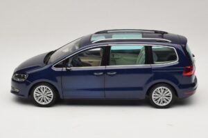 Volkswagen Sharan Blue Metallic Minichamps 1:18 110051000 Métal Moulé — image 4 sur 8