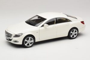 Mercedes CLS C218 Coupé blanc brillant métallisé Norev 1:18 183943 Métal Moulé