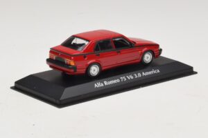 Alfa Romeo 75 V6 3.0 America Rouge Maxichamps 1:43 940120461 Métal Moulé — image 2 sur 5