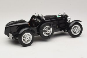 Alfa Romeo 8C Monza Noir Bburago 1:18 3014-P1 Métal Moulé — image 2 sur 6
