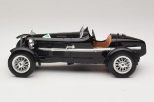 Alfa Romeo 8C Monza Noir Bburago 1:18 3014-P1 Métal Moulé — image 3 sur 6