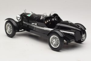 Alfa Romeo 8C Monza Noir Bburago 1:18 3014-P1 Métal Moulé — image 5 sur 6
