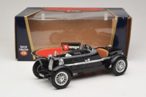 Alfa Romeo 8C Monza Noir Bburago 1:18 3014-P1 Métal Moulé — image 6 sur 6
