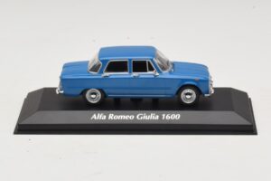Alfa Romeo Giulia 1600 Bleu Maxichamps 1:43 940120900 Métal Moulé
