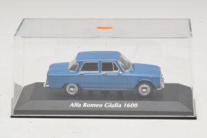 Alfa Romeo Giulia 1600 Bleu Maxichamps 1:43 940120900 Métal Moulé — image 4 sur 5