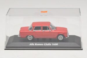 Alfa Romeo Giulia 1600 Rouge Maxichamps 1:43 940120901 Métal Moulé — image 4 sur 5