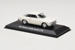 Alfa Romeo Giulia Sprint GTA Blanc Maxichamps 1:43 940120441 Métal Moulé — image 3 sur 5