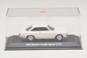 Alfa Romeo Giulia Sprint GTA Blanc Maxichamps 1:43 940120441 Métal Moulé — image 4 sur 5