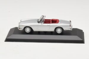 Alfa Romeo Spider 916 3.2 V6 24V Argent Minichamps 1:43 400120330 Métal Moulé