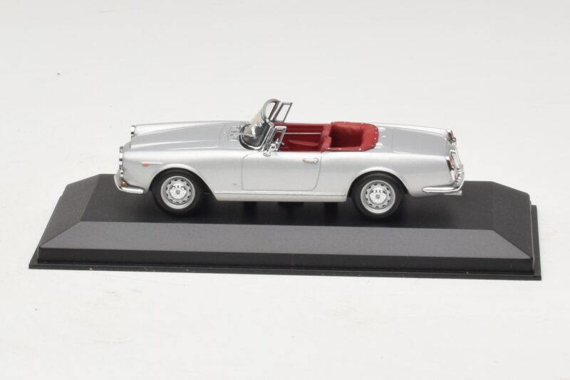 Alfa Romeo Spider 916 3.2 V6 24V Argent Minichamps 1:43 400120330 Métal Moulé