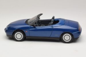 Alfa Romeo Spider 916 Bleu Maisto 1:18 31831 Métal Moulé — image 4 sur 8