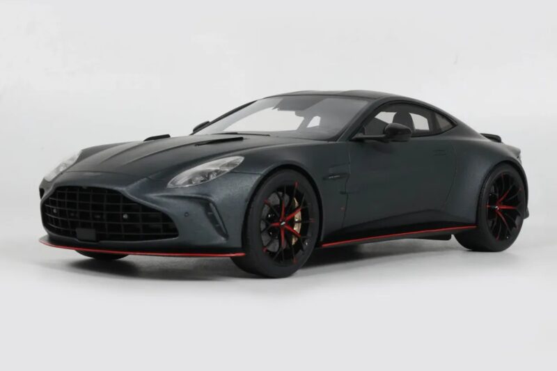 Aston Martin Vantage S Satin Xenon Grey GT Spirit 1:18 Aston Martin Vantage S Satin Xenon Grey GT Spirit 1:18 GT1017 Résine