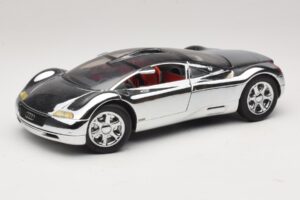 Audi Avus Quattro Chrome Silver Revell 1:18 08830 Métal Moulé